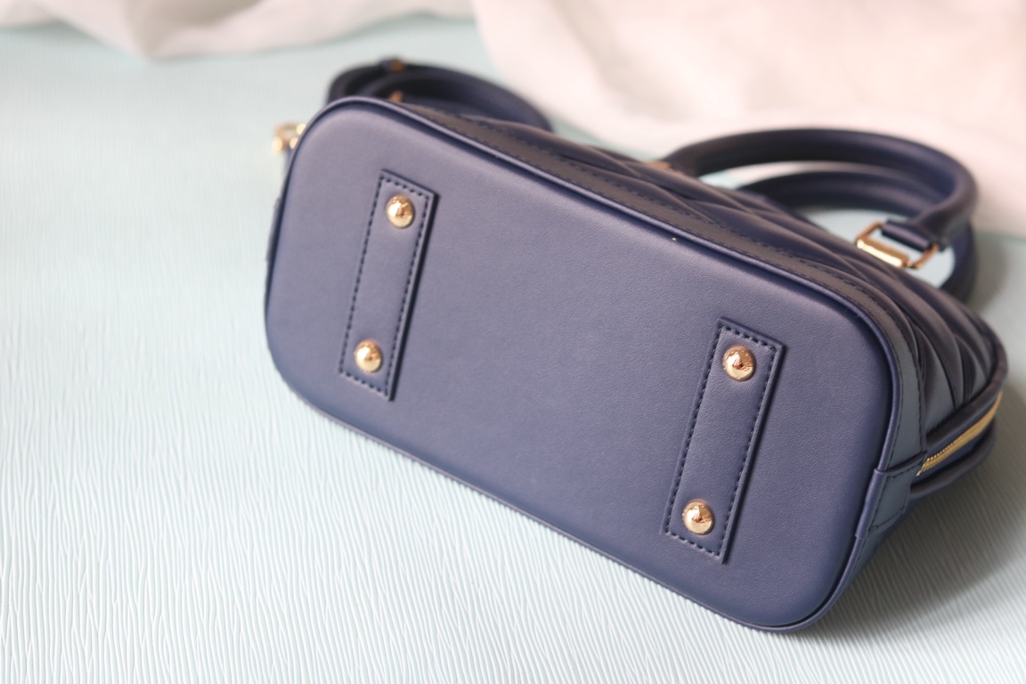 L0vis Vvtt0n Blue D1am0nd full leather shell bag series Alma BB shell handbag