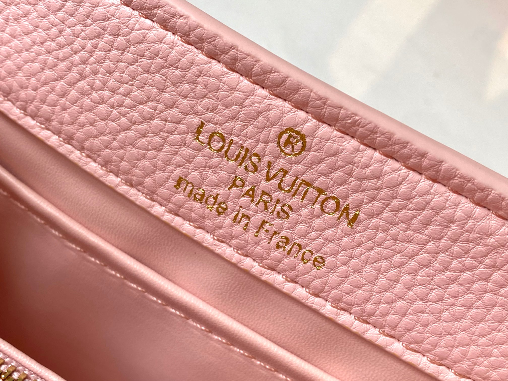 L0vis Vvtt0n Capucines East West calf leather mini bag replica