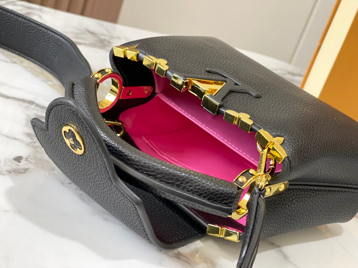 L0vis Vvtt0n Capucines Mini Corolla Gold Top Handbag Replica