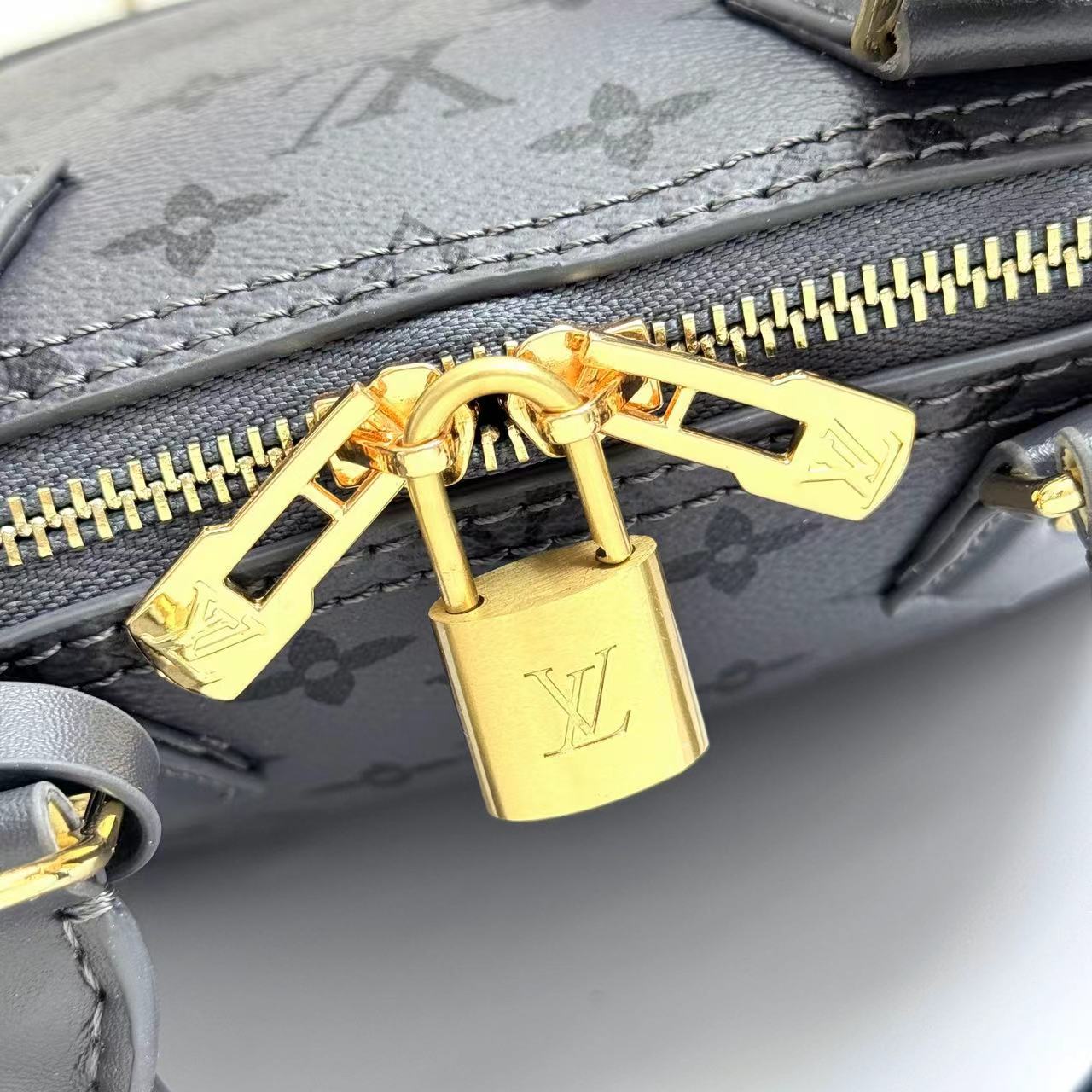 L0vis Vvtt0n Alma BB handbag rep