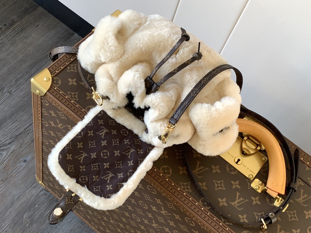 L0vis Vvtt0n Nano Teddy Backpack rep