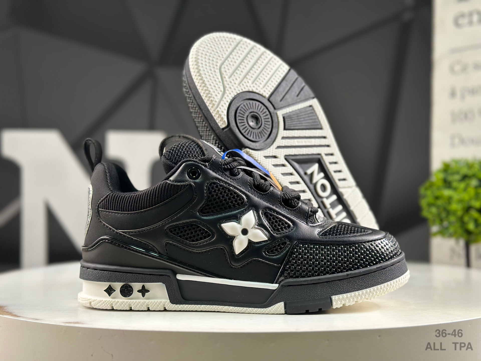LV Stylish Low-Top Sneakers: Elevate Your Footwear Game